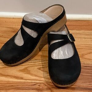 Dansko 🖤 Black 🖤 Leather Clogs